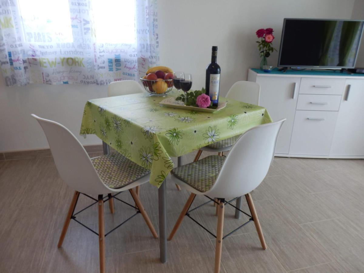 Apartman Laura Tribalj Exterior foto