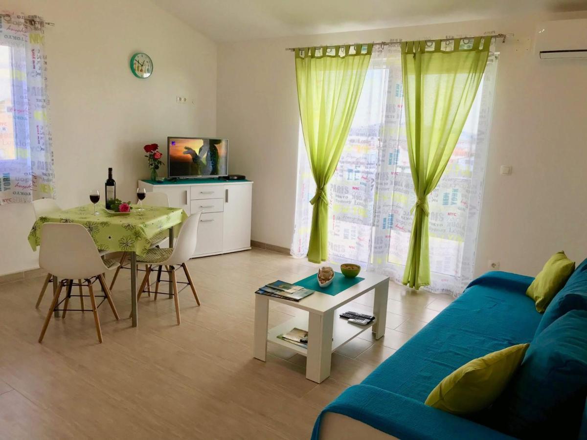 Apartman Laura Tribalj Exterior foto